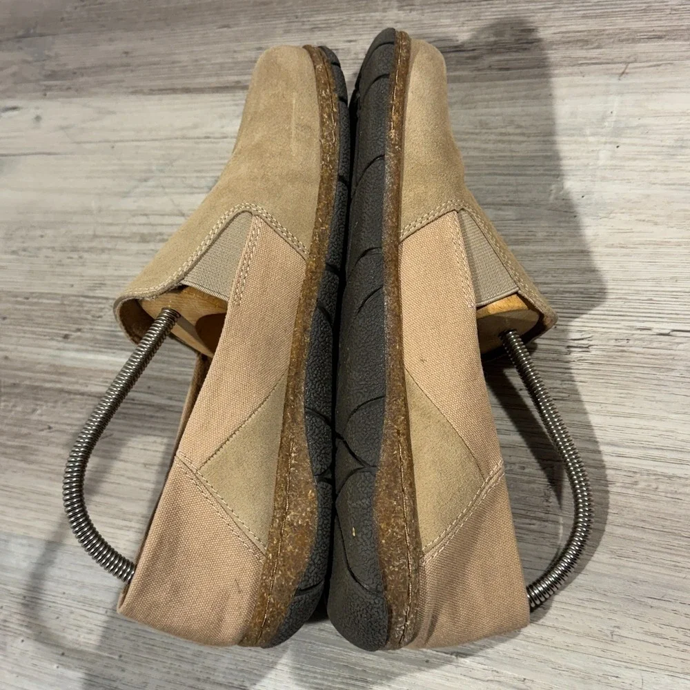 Clarks EARTH ORIGINS Women's Premium Suede Loafers Slip Ons ERICA Wheat